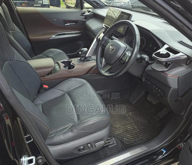 Toyota Harrier 2.0 2020 Black