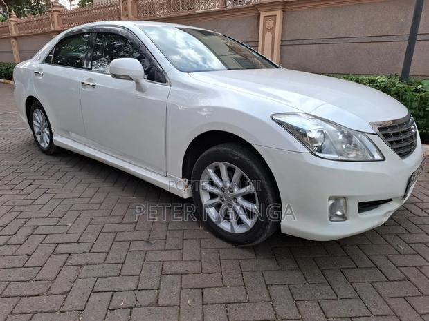 Toyota Crown 2009 White
