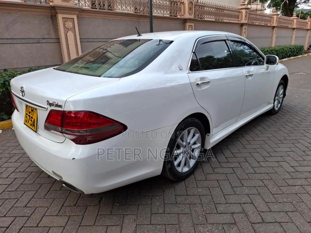 Toyota Crown 2009 White