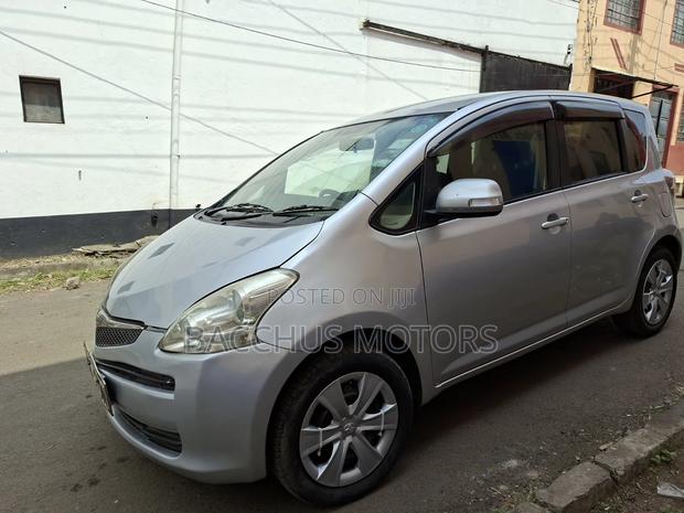 Toyota Ractis 2009 Silver