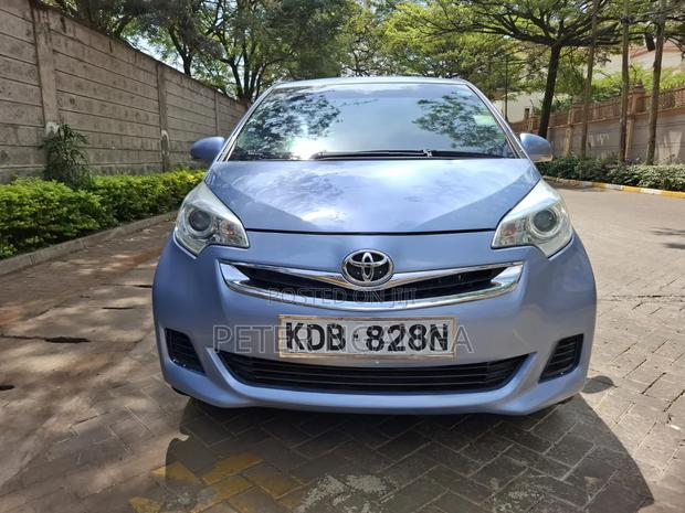 Toyota Ractis 2014 Blue