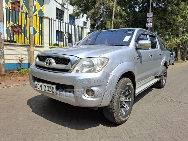 Toyota Hilux 2010 Silver