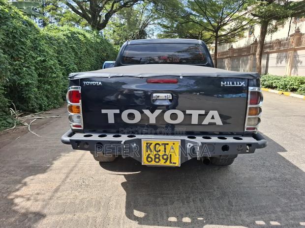 Toyota Hilux 2011 Black
