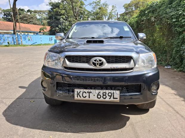 Toyota Hilux 2011 Black