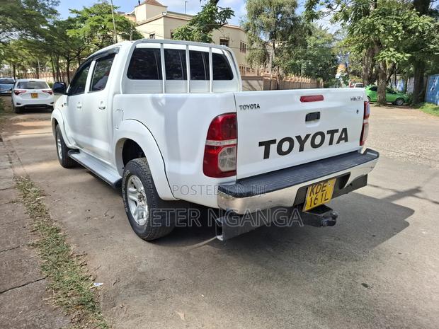 Toyota Hilux 2014 White