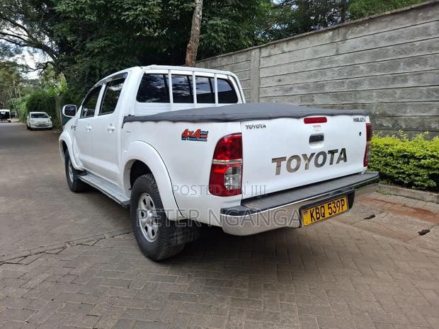 Toyota Hilux 2012 White