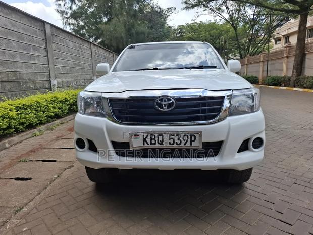 Toyota Hilux 2012 White