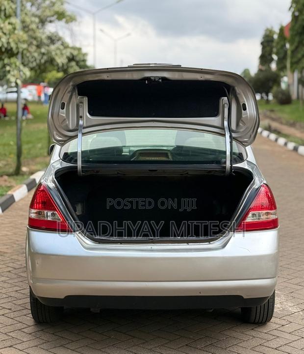 Nissan Tiida 2008 Gray