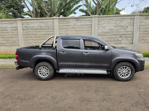 Toyota Hilux 3.0 D-4D 4x4 2014 Gray