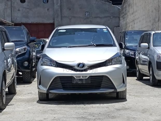Toyota Vitz 2019 Silver