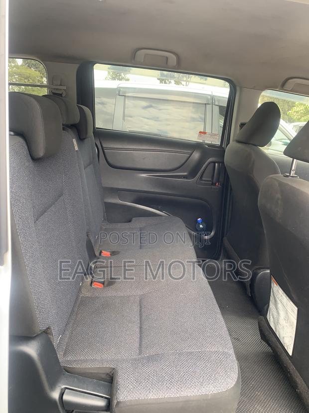 Toyota Sienta 2017 Silver