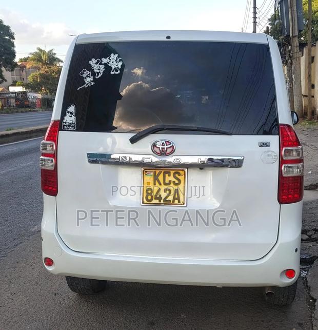 Toyota Noah 2011 White