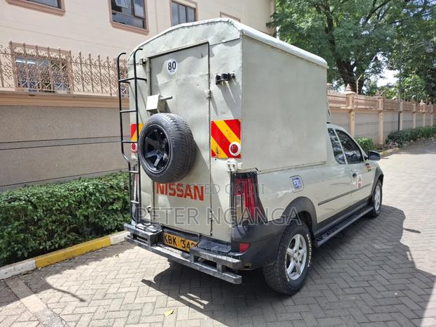Nissan NP200 2010 Gold