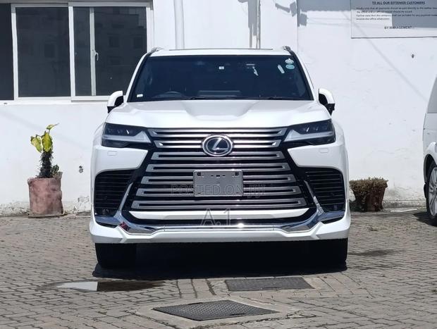 Lexus LX 2022 White