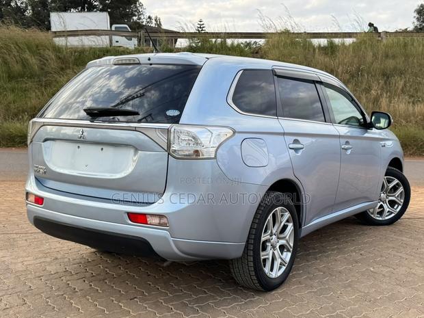 Mitsubishi Outlander 2016 Blue