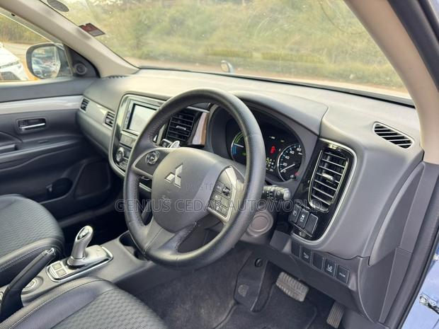 Mitsubishi Outlander 2016 Blue