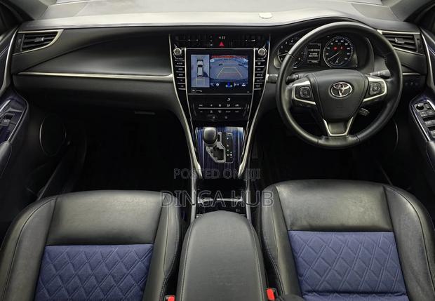 Toyota Harrier 2.0 2019 Blue