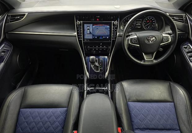 Toyota Harrier 2.0 2019 Blue