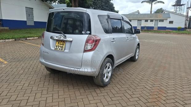 Toyota Ractis 2008 Silver