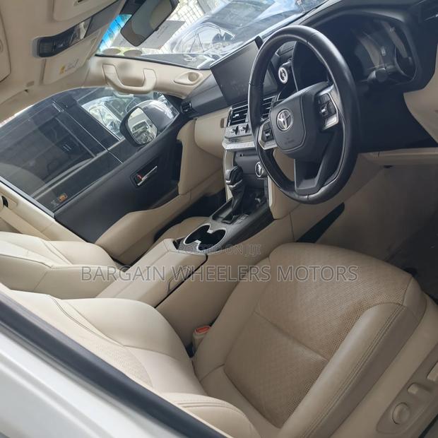 Toyota Land Cruiser 2022 White