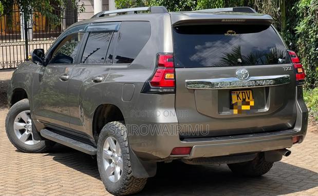 Toyota Land Cruiser Prado 2014 Gray