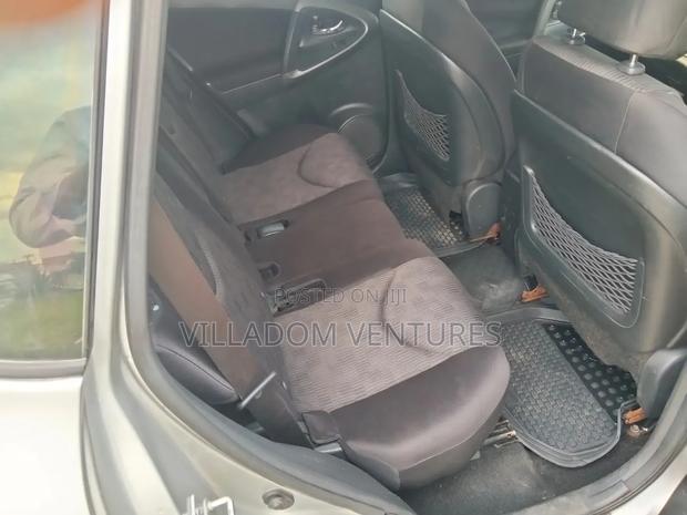 Toyota RAV4 2010 Silver