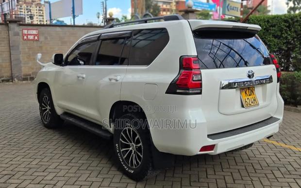 Toyota Land Cruiser Prado 2018 Off white