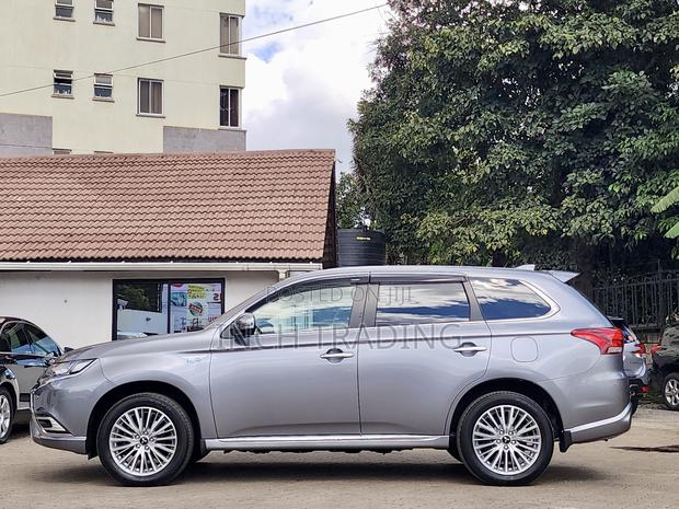 Mitsubishi Outlander 2.4 PHEV AWD 2019 Gray