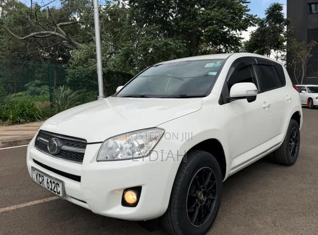 Toyota RAV4 2011 White