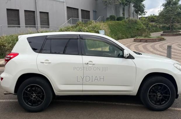 Toyota RAV4 2011 White
