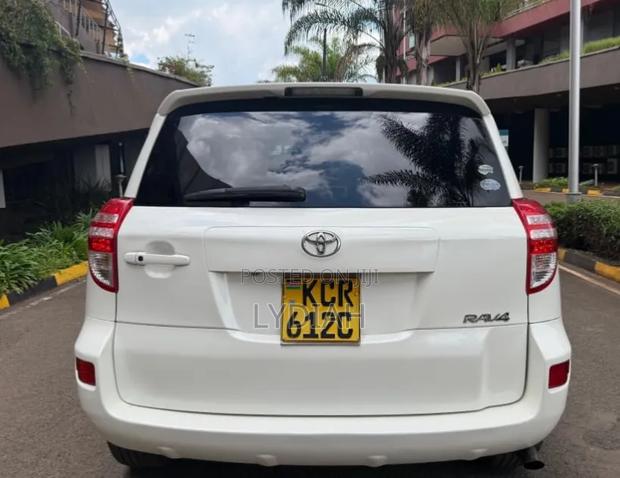 Toyota RAV4 2011 White