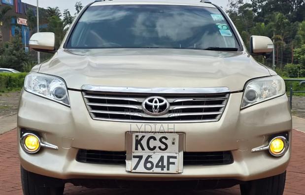 Toyota Vanguard 2011 Gold