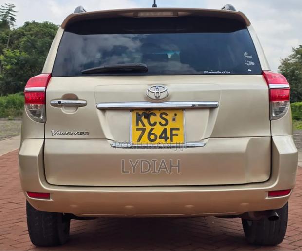 Toyota Vanguard 2011 Gold