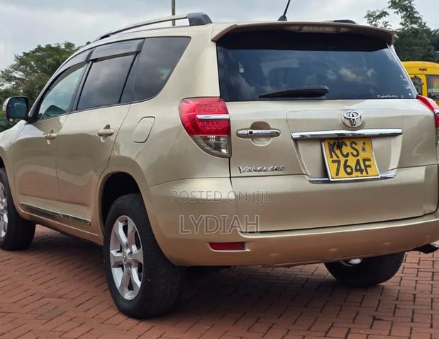 Toyota Vanguard 2011 Gold