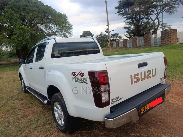 Isuzu D-MAX 2015 White