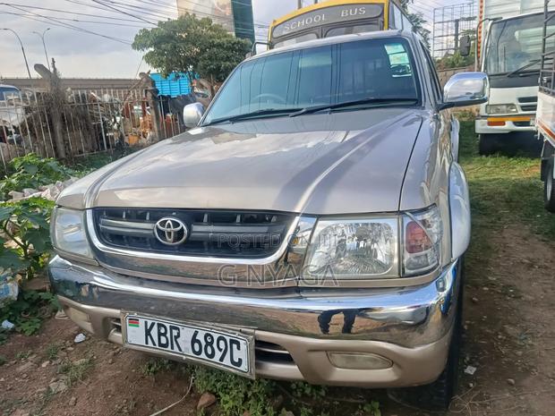Toyota Hilux 2.5 Cab 2005 Gold
