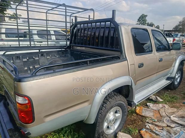 Toyota Hilux 2.5 Cab 2005 Gold
