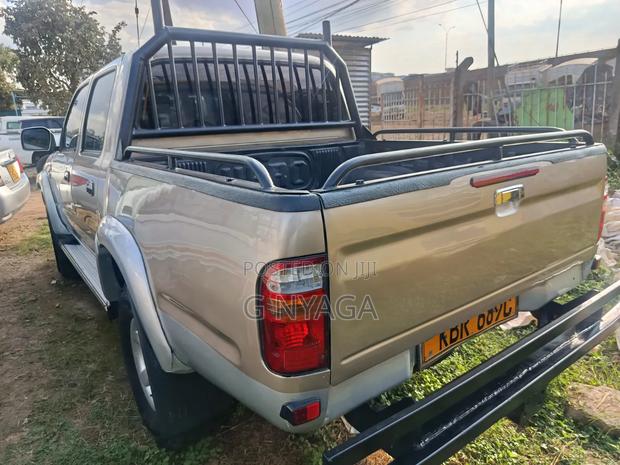 Toyota Hilux 2.5 Cab 2005 Gold