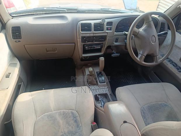 Toyota Hilux 2.5 Cab 2005 Gold