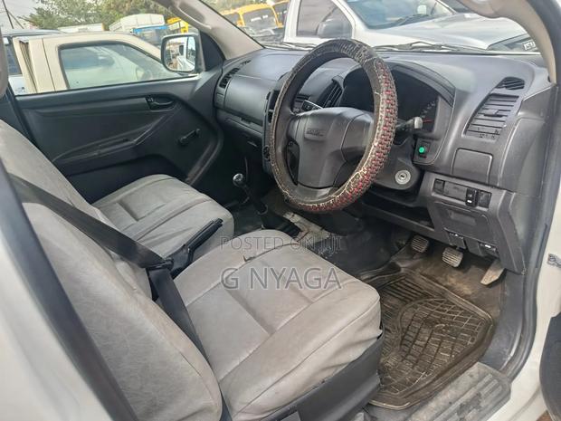 Isuzu D-MAX 2015 White