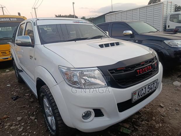 Toyota Hilux 2011 White