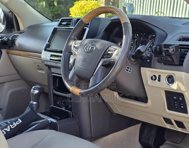 Toyota Land Cruiser Prado 2018 White