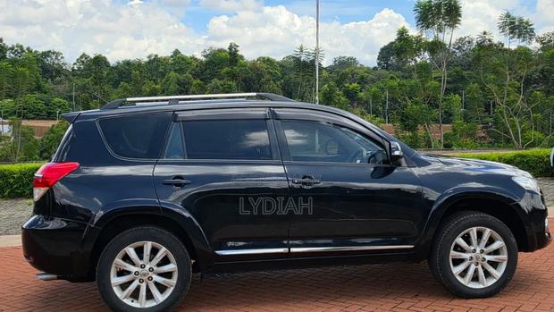 Toyota Vanguard 2010 Black