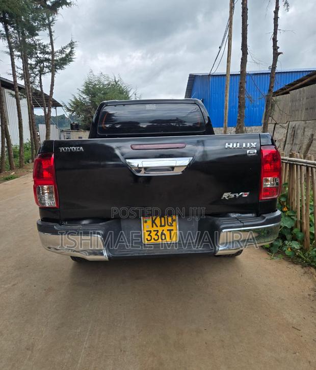 Toyota Hilux 2016 Black