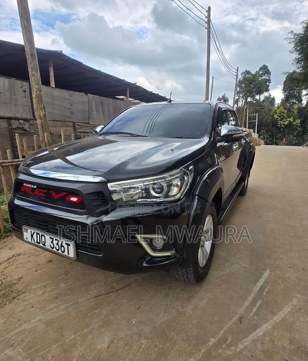 Toyota Hilux 2016 Black