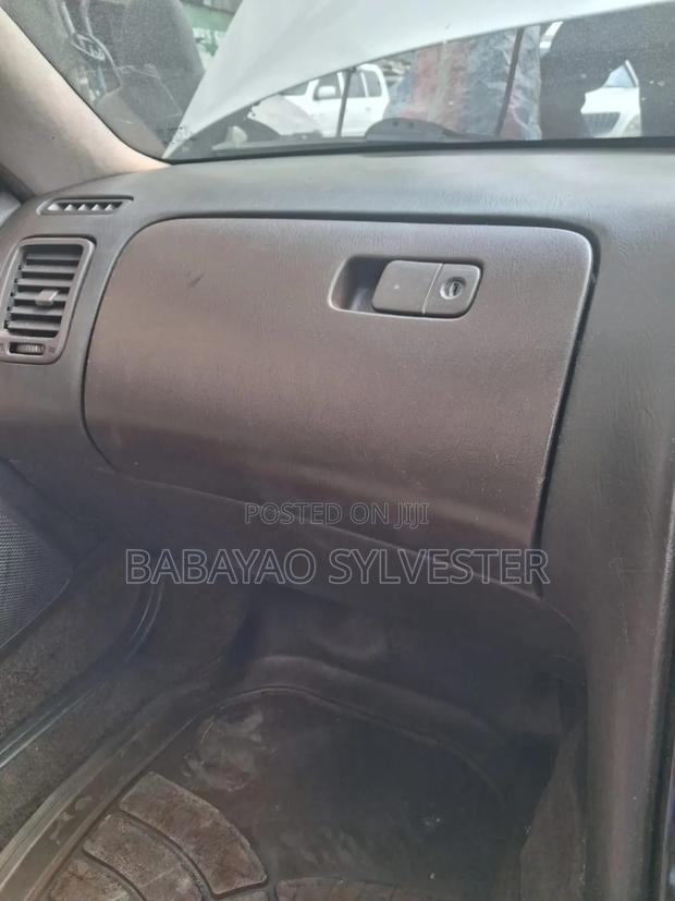 Toyota Mark II 2001 White