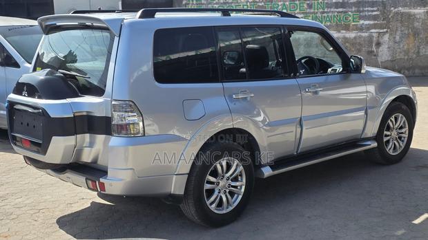 Mitsubishi Pajero V90 3.2 DI-D GL 2019 Silver