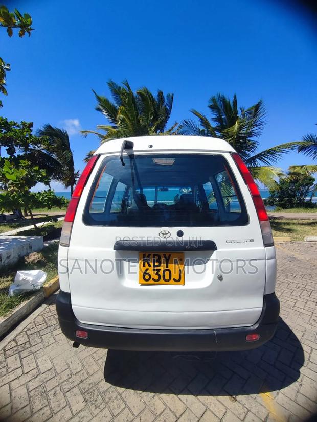Toyota TownAce 2005 White