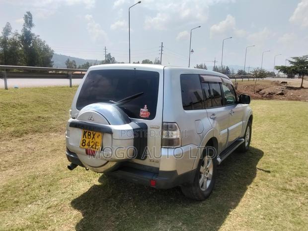 Mitsubishi Pajero 2006 Silver