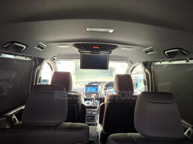 Toyota Voxy 2019 Pearl